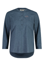 Laden Sie das Bild in den Galerie-Viewer, TombeaM. Adventure Shirt dusty blue Maloja