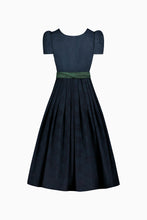 Laden Sie das Bild in den Galerie-Viewer, Tessa