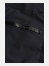 Laden Sie das Bild in den Galerie-Viewer, Iconiq Shorts Women