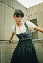 Laden Sie das Bild in den Galerie-Viewer, Dirndl Monika