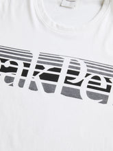 Laden Sie das Bild in den Galerie-Viewer, M Explore Tee