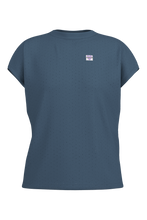 Laden Sie das Bild in den Galerie-Viewer, GemskresseM. Punched Organic Tee dusty blue Maloja
