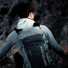 Laden Sie das Bild in den Galerie-Viewer, Ortovox Traverse 30 Unisex
